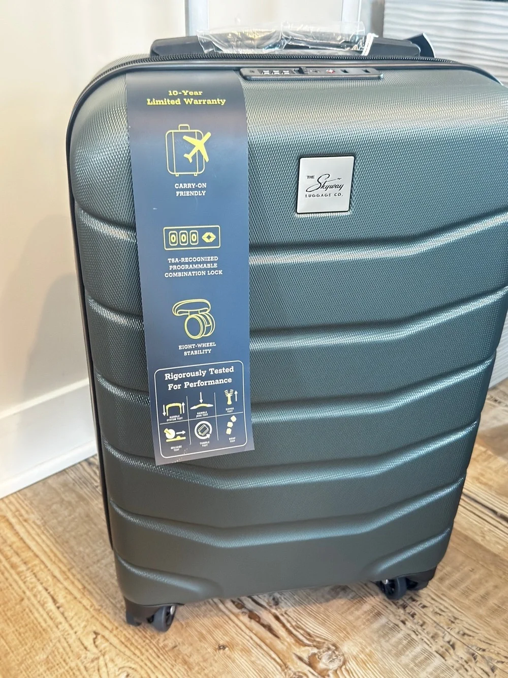 Skyway check in  24 TSA Suitcase Hard Shell Luggage  Silverton Spinner thyme